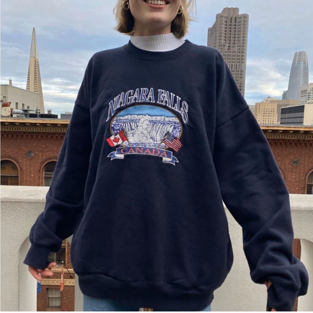 BRANDY ❤️ MELVILLE oversized sweatshirt navy gently used.